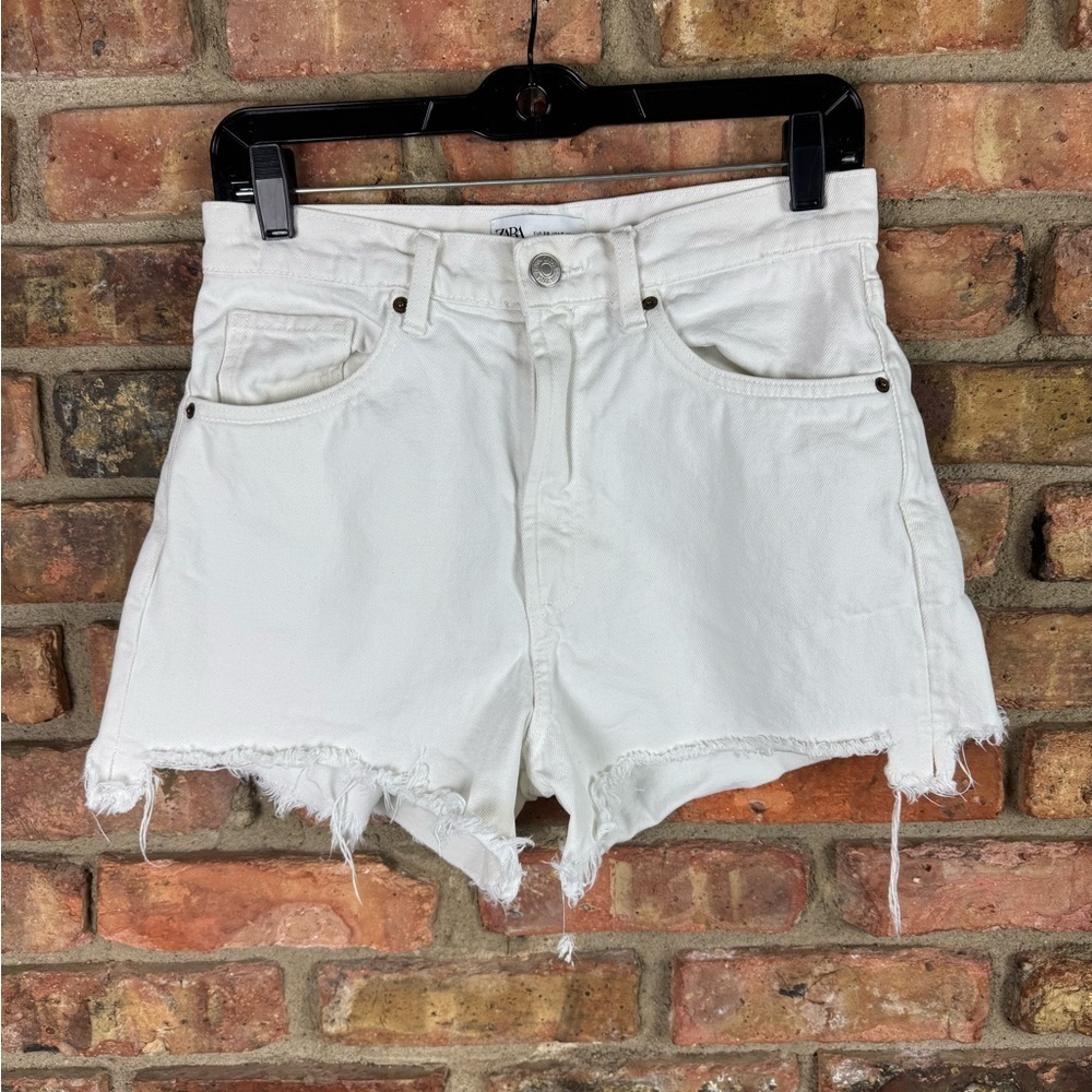 Zara White High-Waisted Jean Shorts with Frayed Hem